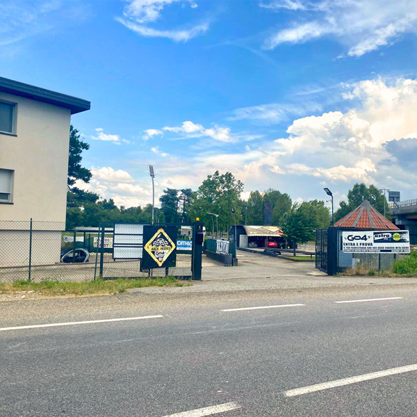 Vue extérieure de l’aire de stationnement Novara Ouest